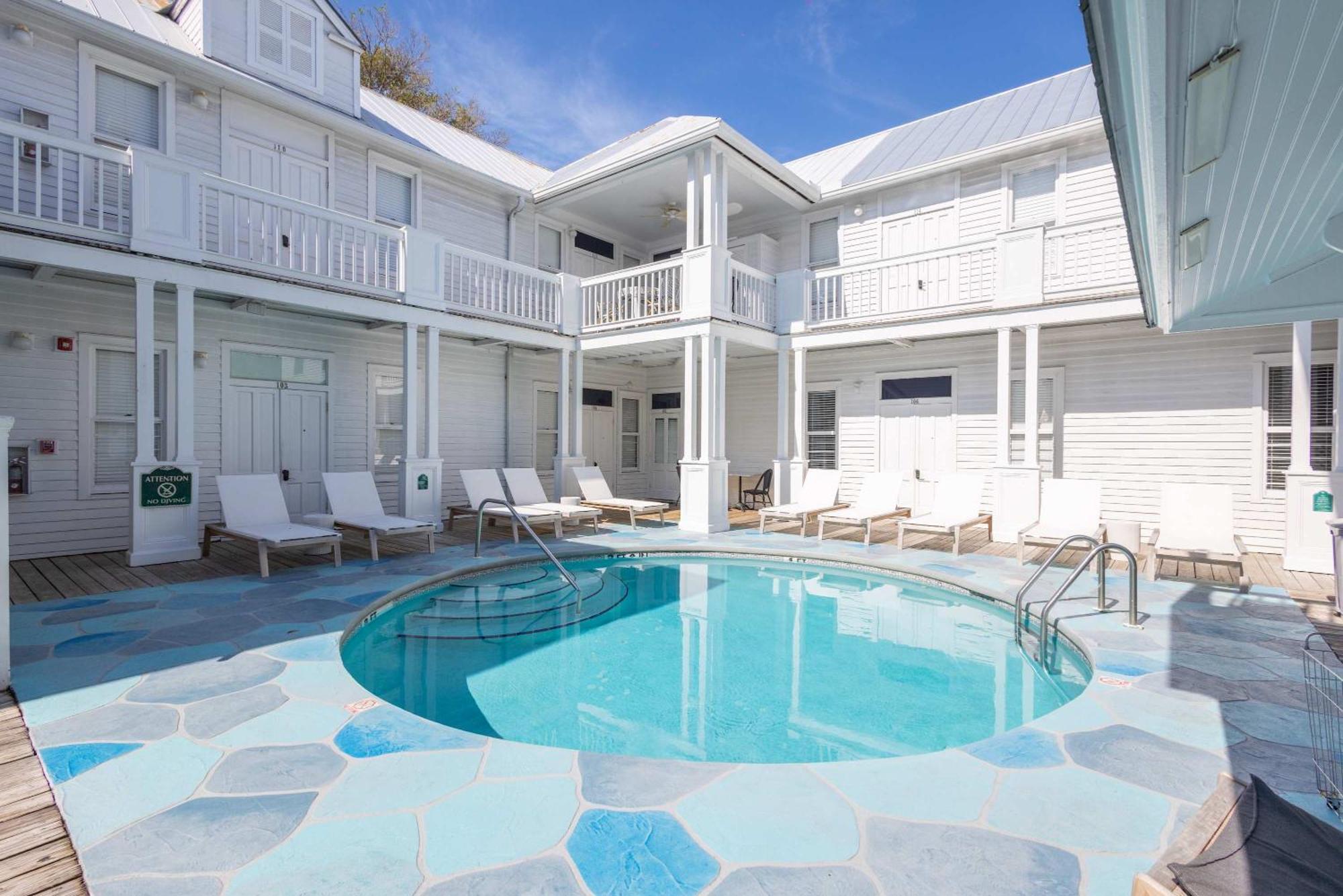 Deluxe Queen At The Curry Mansion - Parking & Heated Pool! キーウェスト エクステリア 写真